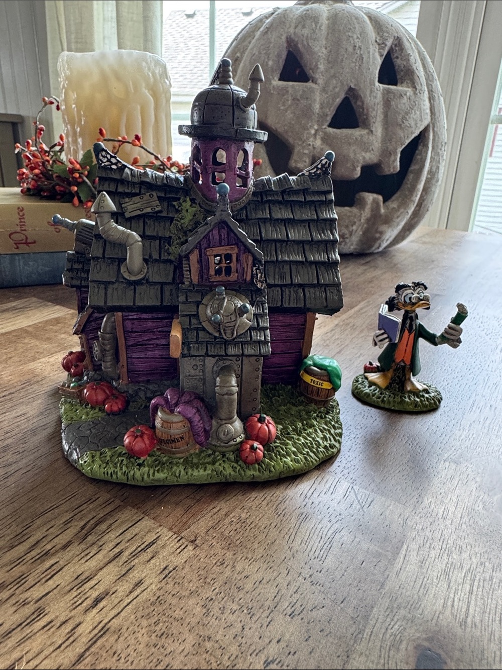 Disney Hawthorne Village Professor Ludwig Von Drakes Laboratory. Brand new